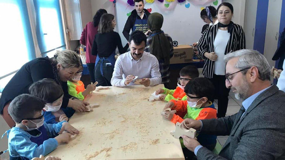 Piraziz ÇPAL Öğrencilerimiz Ömer Hekim İlkokulunda Ahşap Oyuncak Atölyesi Kurdu