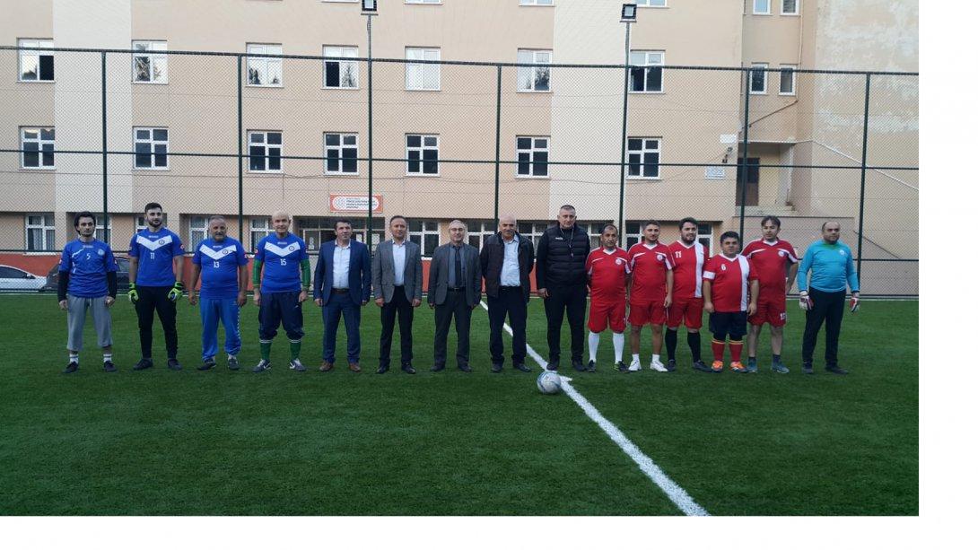 24 Kasım Öğretmenler Günü Futbol Turnuvası İsmail Yücel MTAL2-Piraziz MTAL Maçıyla Basladı