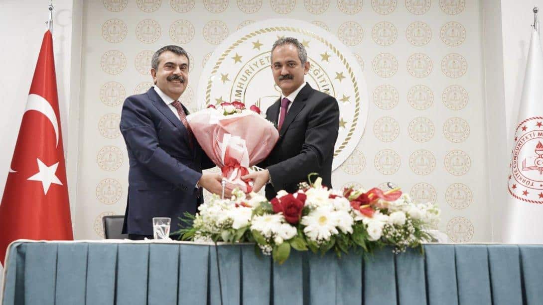 Milli Eğitim Bakanı Yusuf Tekin, Görevi Mahmut Özer' den Devraldı.