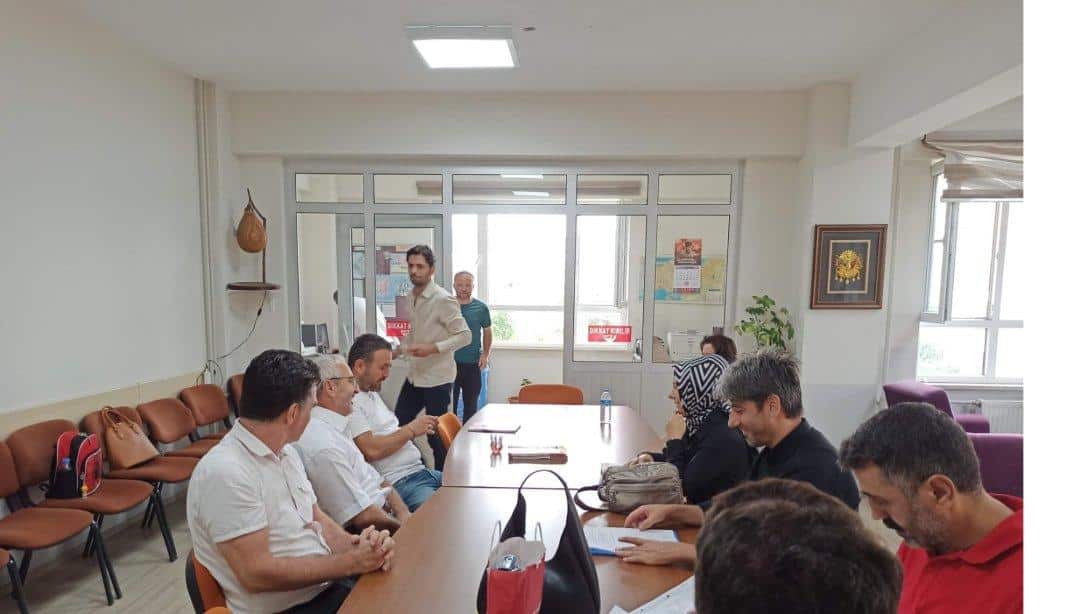 İlçe Müdürü Piraziz Anadolu Lisesi ve 15 Temmuz Şehitler Ortaokulu Öğretmenlerini Ziyaret Etti
