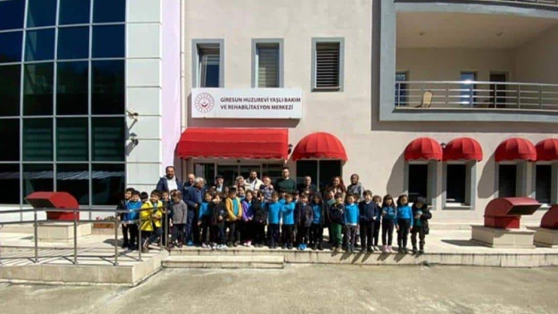 Ömer Hekim İlkokulundan ÇEDES Projesi ve Yaşlılar Haftası Kapsamında Giresun Huzurevine Ziyaret