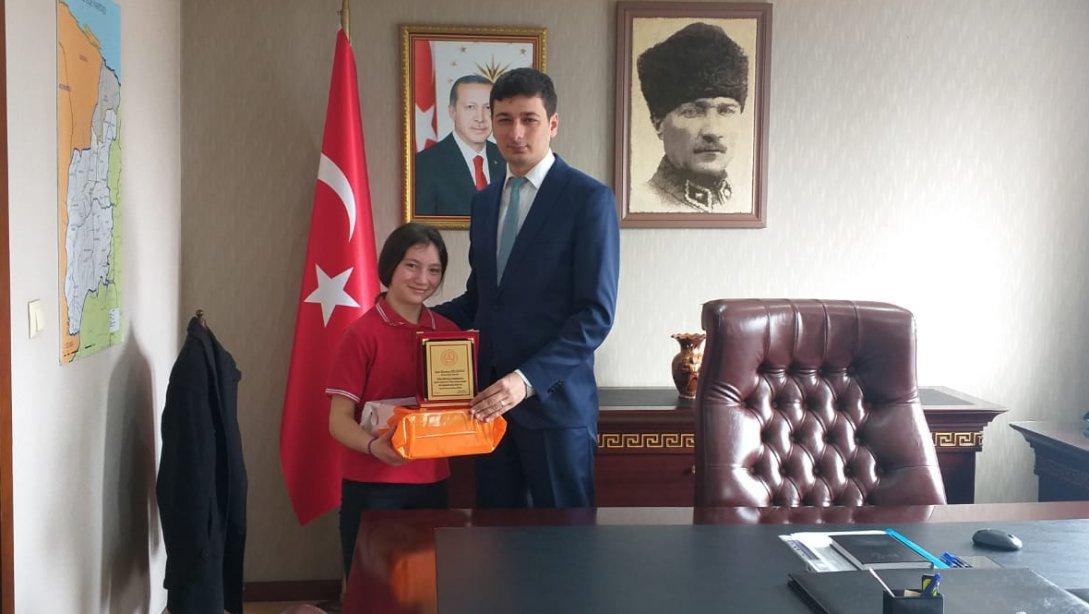 Türkiye Şampiyonu Öğrencimiz Kaymakamımız Akın ORUÇ´u Ziyaret Etti