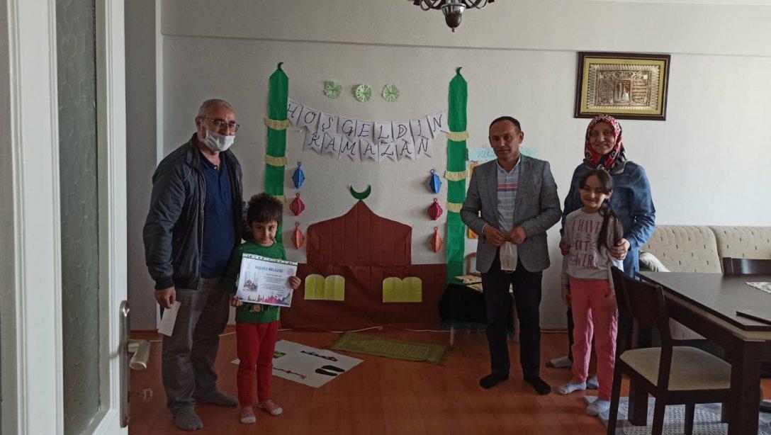 Müdürümüz Yunus Aydın Ramazan Yarışmamızın Kazananlarını Evlerinde Ziyaret Ederek Ödüllerini Verdi