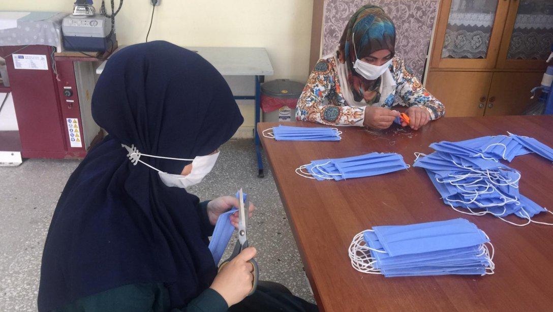 Halk Eğitim Merkezimiz 1500 Maske İle Pandemiyle Mücadelede Kaymakamlığımıza Destek Verdi